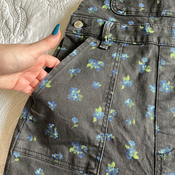 NWT - WeWoreWhat - Slouchy Watercolor Ditsy Floral Print Split Hem Overalls - Picture 10 of 15